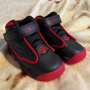 Jordan Pro Strong sneakers red and black sz 6c